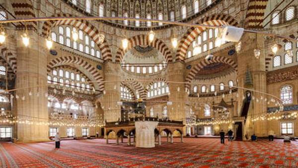Edirne Selimiye Camisine Ramazan Mahyası Asıldı