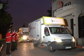 kizilay-deprem-bolgesindeki-saglik-hizmetlerini-takviye-ediyor.jpg
