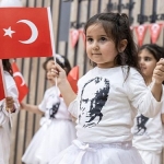 konakli-miniklerden-gururlandiran-23-nisan-kutlamasi.jpg