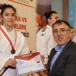 nevsehir-belediye-baskani-dr-mehmet-savran-okul-sporlari-judo-yildizlar-kiz-erkek-turkiye-birinciligi-musabakalari-odul-torenine-katildi.jpg