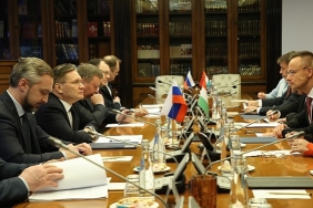 rosatom-genel-muduru-likhachev-macaristan-disisleri-ve-dis-ticaret-bakani-peter-szijjarto-ile-gorustu.jpg