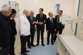 yahyali-belediyesi-yahyali-devlet-hastanesine-yeni-nesil-rontgen-cihazi-alarak-hibe-etti.jpg