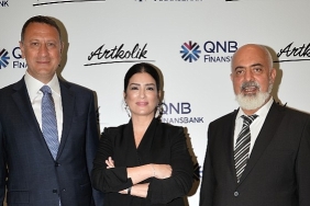 qnb-finansbank-ve-artkolikin-kirilma-noktasi-hikayenin-sonunu-sen-yaz-sergisi-sanatseverlerin-begenisine-sunuldu.jpg