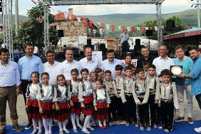 bayindir-balcilar-kiraz-festivali-coskuyla-kutlandi.jpg