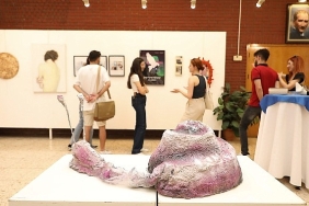deu-guzel-sanatlardan-karma-sergi-acilisi.jpg