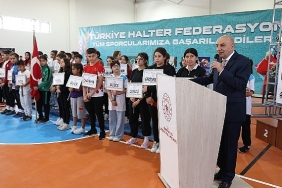 minikler-turkiye-halter-sampiyonasi-keciorende-duzenleniyor.jpg