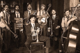 yapi-kredi-bomontiada-uninvited-jazz-band-ile-new-orleans-ruhunu-avluya-tasiyor.jpg