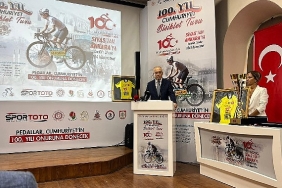cumhuriyet-bisiklet-turunda-muftuoglundan-anlamli-jest.jpg