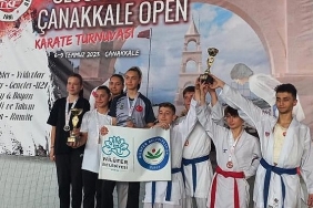 niluferli-sporcular-karate-turnuvasindan-odulle-dondu.jpg