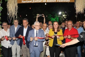 burhaniye-33-kultur-ve-sanat-festivali-kapilarini-acti.jpg