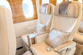 emirates-premium-economy-ilk-hizmet-yilinda-kabin-sinifinin-ayricaliklarini-deneyip-keyfini-cikaran-160-000den-fazla-yolcuyla-goz-kamastirdi.jpg