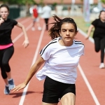 semra-aksu-atletizm-parki-1-yilda-binlerce-karsiyakaliyi-atletizm-ile-tanistirdi.jpg