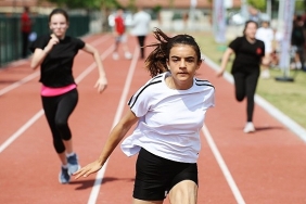 semra-aksu-atletizm-parki-1-yilda-binlerce-karsiyakaliyi-atletizm-ile-tanistirdi.jpg