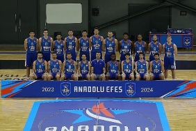 anadolu-efes-yeni-sezon-oncesinde-kamera-karsisina-gecti.jpg