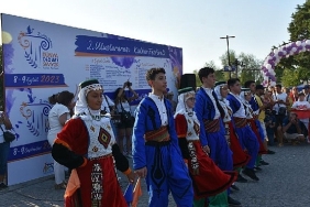dunya-didimi-seviyor-festivali-rengarenk-goruntulere-sahne-oldu.jpg