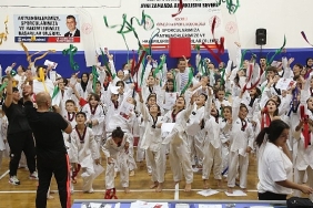 golcuk-belediyesi-taekwando-sporculari-kusak-atladi.jpg
