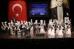 turk-dunyasinda-ezgiler-konseri-buyuledi.jpg