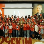 okan-koleji-ogrencileri-cumhuriyetin-100-yili-coskusunu-soner-arica-ile-yasadi.jpg