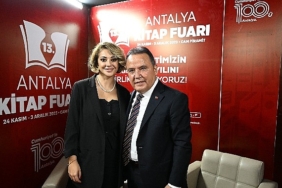 13-antalya-kitap-fuarinda-yazarlar-okurlariyla-bulusuyor.jpg