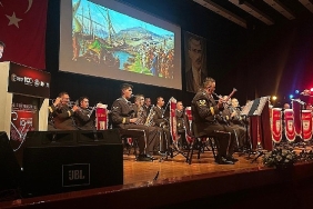 akmde-ege-ordu-bolge-bando-komutanligi-konseri.jpg