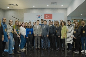 samsung-ve-undp-innovation-campus-programi-cercevesinde-inovasyon-merkezinde-genclere-rehberlik-etti.jpg