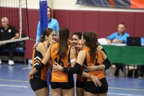 eczacibasi-2-lig-voleybol-takimi-kazanmaya-devam-ediyor.jpg