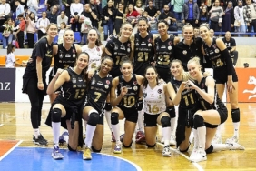 vakifbank-aydindan-galibiyetle-donuyor.jpg