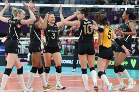 vakifbank-kulupler-dunya-sampiyonasinda-ust-uste-3-kez-finalde.jpg