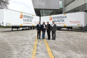 borusan-lojistik-20-tirsan-askili-tekstil-tasiyici-treyler-ile-filosunu-dahada-guclendiriyor.jpg