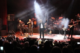 aydin-buyuksehir-belediyesi-canakkale-zaferinin-109uncu-yildonumunde-ozel-bir-konser-duzenledi.jpg