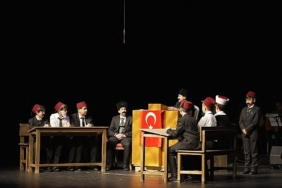 bilgehane-ogrencilerinin-canakkale-konulu-tiyatro-oyunu-buyuk-begeni-aldi.jpg