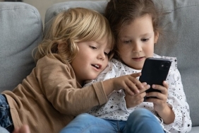 cocuklarda-ekran-bagimliligi-sasilik-nedeni.jpg