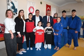 kemer-belediyesinden-judoculara-malzeme-destegi.jpg