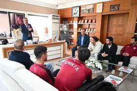 sampiyon-kemer-2020-futbol-kulubunden-baskan-topalogluna-ziyaret.jpg