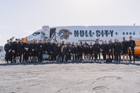 tigers-on-tour-hazirlik-kampi-hull-city-corendon-ucagiyla-antalya-havalimaninda.jpg