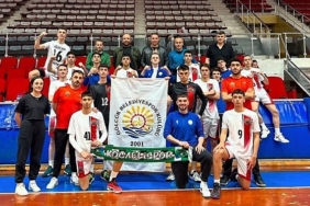 golcuk-belediyespor-genc-erkekler-voleybol-takimi-boluda-duzenlenen-turkiye-ceyrek-final-maclarinda-yari-finallere-yukseldi.jpg