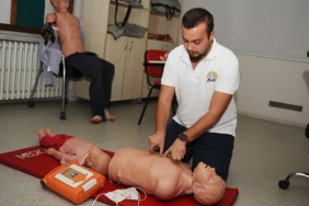 karsiyakada-ilk-yardim-kurslari-araliksiz-devam-ediyor.jpg