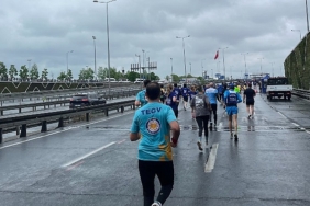 19-istanbul-yari-maratonu-bagis-kampanyasiyla-450-cocuk-nitelikli-egitim-destegine-kavustu.jpg