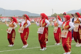 19-mayis-ataturku-anma-genclik-ve-spor-bayrami-sebebiyle-iznik-ilce-stadyumunda-kutlama-toreni-gerceklestirildi.jpg