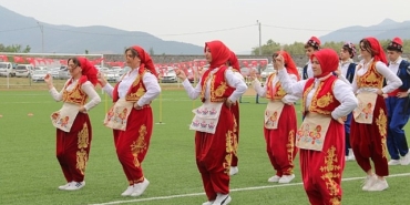 19-mayis-ataturku-anma-genclik-ve-spor-bayrami-sebebiyle-iznik-ilce-stadyumunda-kutlama-toreni-gerceklestirildi.jpg