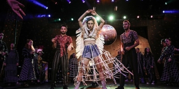 asik-shakespeare-icin-sezonun-istanbuldaki-son-oyunlari-27-28-mayista-zorlu-psmde.jpg