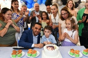 cigli-belediye-baskani-onur-emrah-yildizdan-sma-hastasi-doruka-dogum-gunu-surprizi.jpg