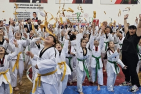 golcuk-belediyespor-bunyesindeki-taekwondo-bransinda-420-sporcu-kusak-atlama-sevinci-yasadi.jpg