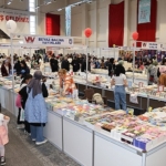 karaman-belediyesinin-bu-yil-10-19-mayis-tarihlerinde-duzenledigi-4-karaman-kitap-gunleri-kitapseverlerin-yogun-ilgisiyle-devam-ediyor.jpg