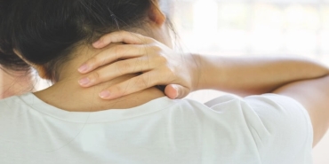 Boyun Fıtığı Ameliyatı Sonrası İyileşme Süreci ve Komplikasyon Riskleri