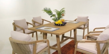 Dış Hava Şartlarına Karşı Balkon Takımı Minderi Nasıl Seçilir?